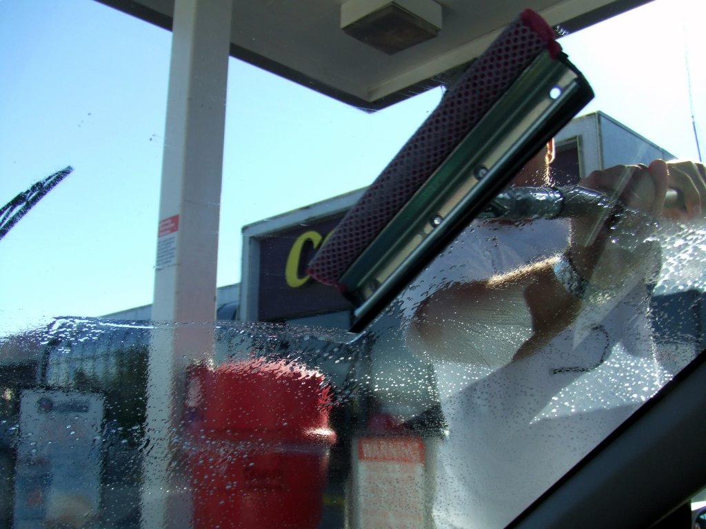 Is It OK to Use a Gas Station Squeegee on My Car's Windshield